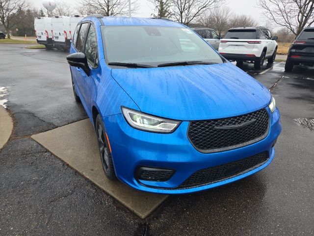 2026 Chrysler Pacifica Select - Photo 3