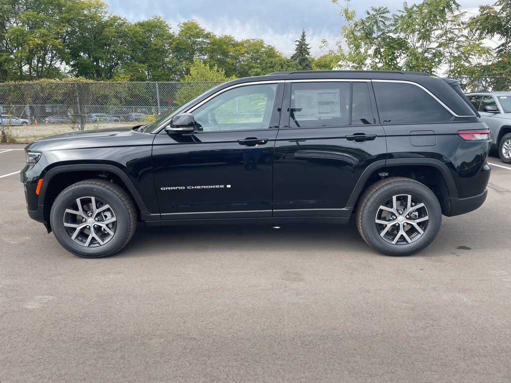 2025 Jeep Grand Cherokee Limited photo 2