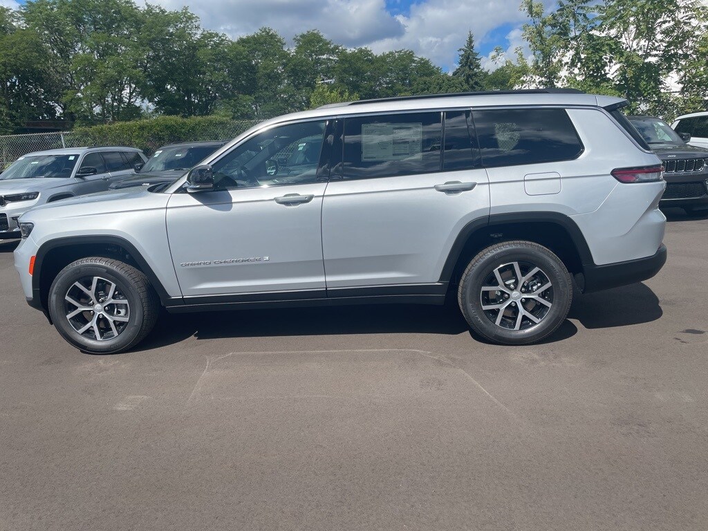 2025 Jeep Grand Cherokee Limited photo 3