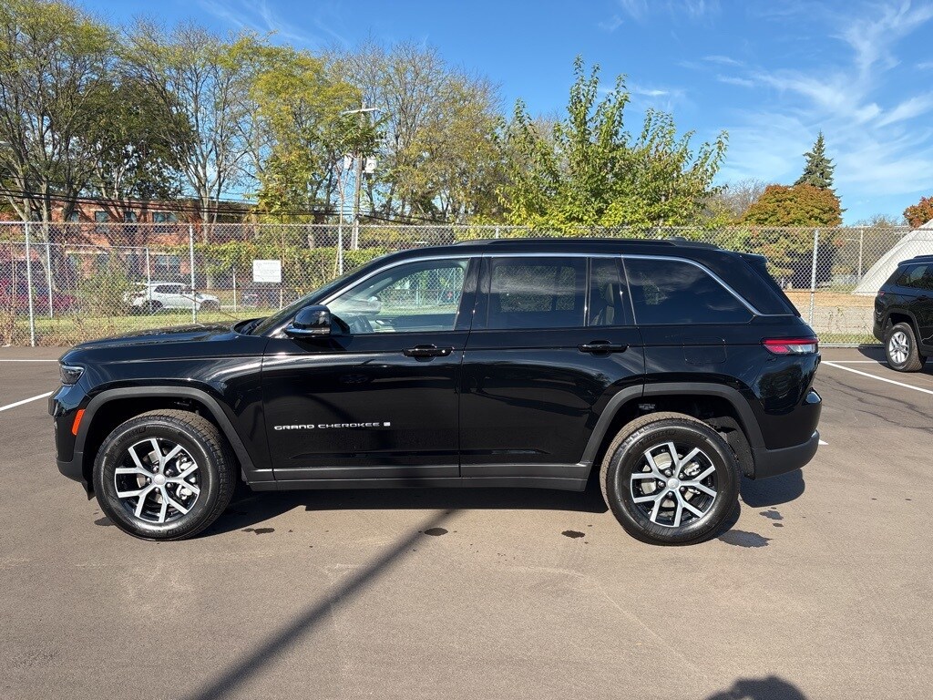 2025 Jeep Grand Cherokee Limited photo 2