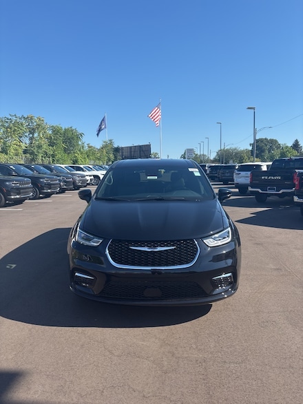 2026 Chrysler Pacifica SELECT Passenger Van