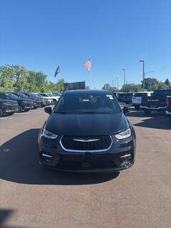 2026 Chrysler Pacifica SELECT Passenger Van
