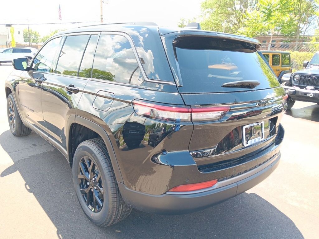 Used 2026 Jeep Grand Cherokee Altitude SUV
