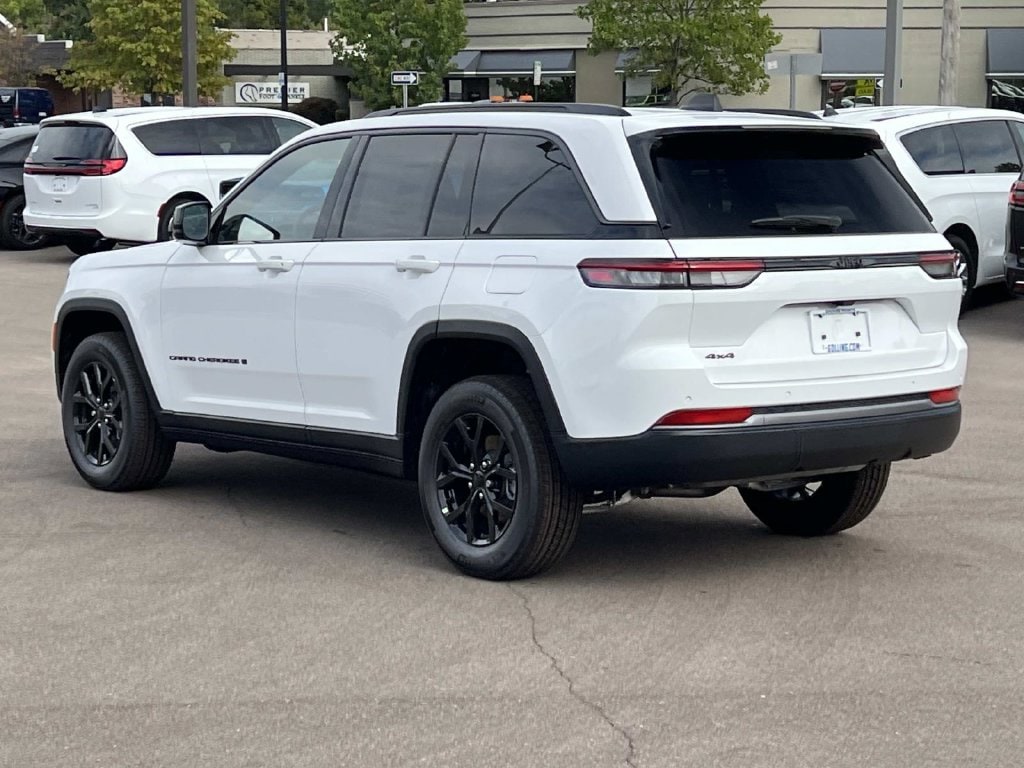 New 2026 Jeep Grand Cherokee LAREDO ALTITUDE 4X4 Sport Utility