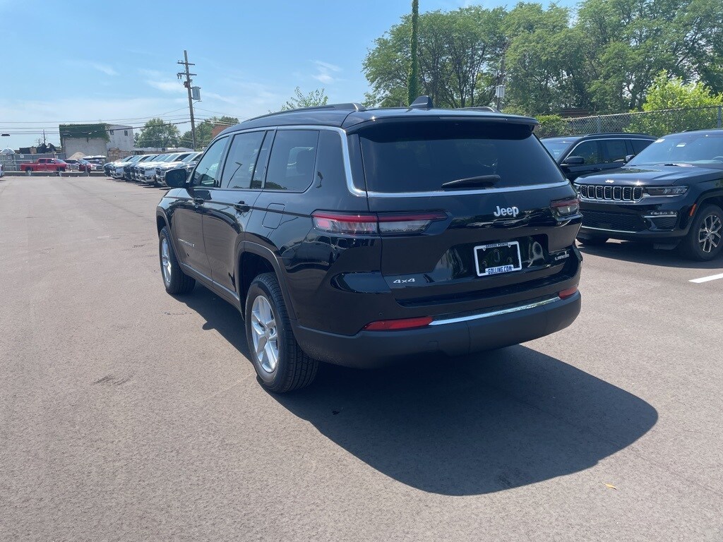 2025 Jeep Grand Cherokee Laredo photo 4