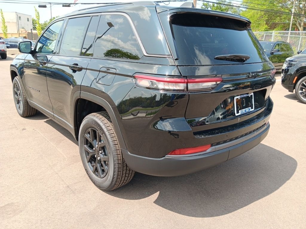 New 2026 Jeep Grand Cherokee LAREDO ALTITUDE 4X4 Sport Utility