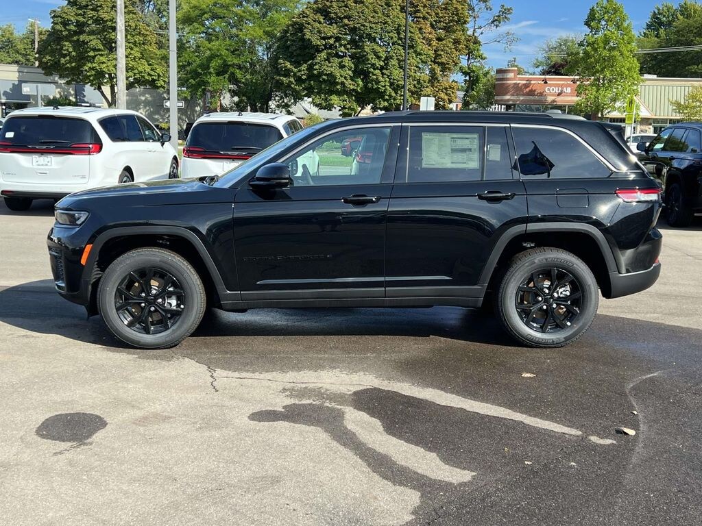 New 2026 Jeep Grand Cherokee LAREDO ALTITUDE 4X4 Sport Utility