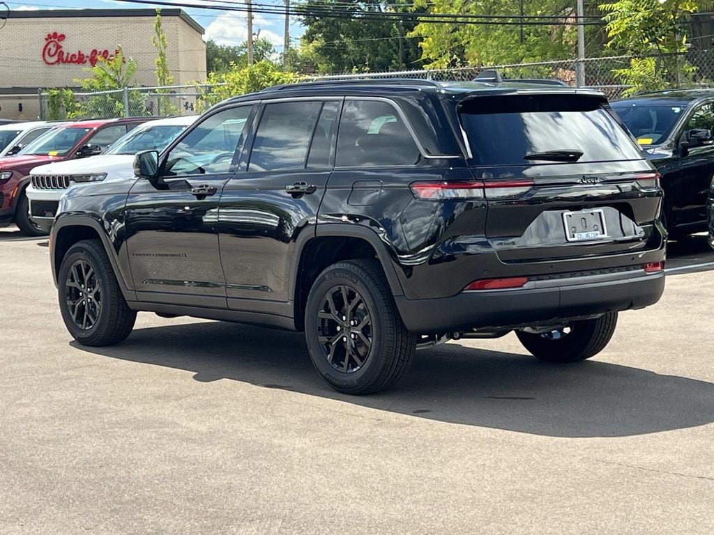 New 2026 Jeep Grand Cherokee LAREDO ALTITUDE 4X4 Sport Utility
