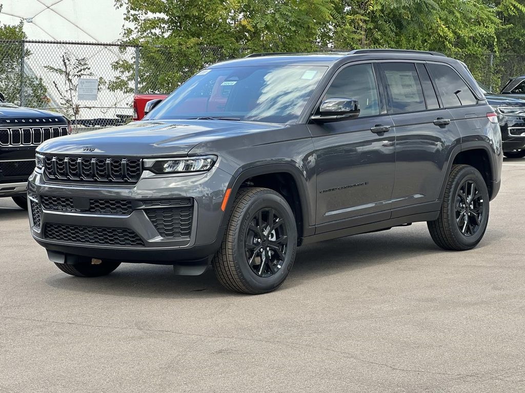 New 2026 Jeep Grand Cherokee LAREDO ALTITUDE 4X4 Sport Utility
