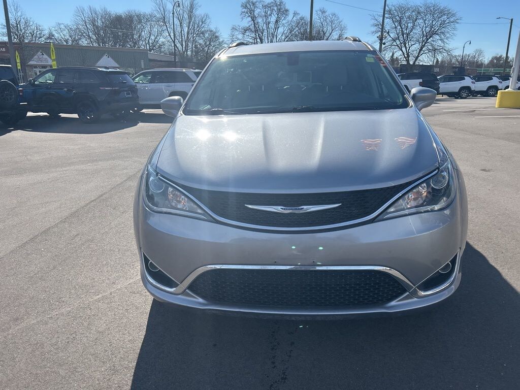 Used 2020 Chrysler Pacifica Touring L Minivan/Van
