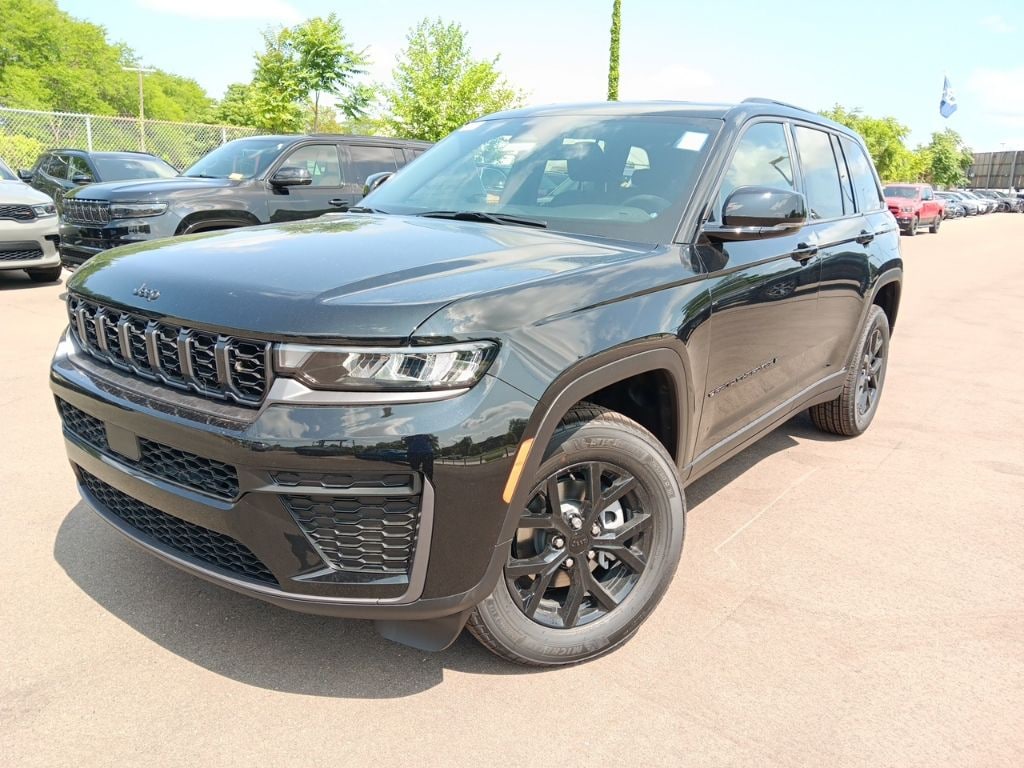 New 2026 Jeep Grand Cherokee LAREDO ALTITUDE 4X4 Sport Utility