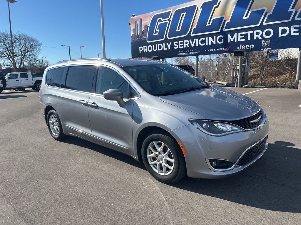 Used 2020 Chrysler Pacifica Touring L Minivan/Van