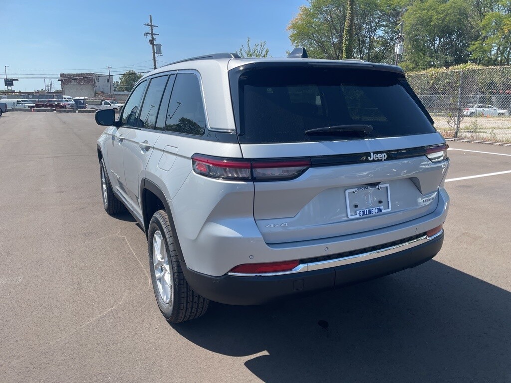 2025 Jeep Grand Cherokee Laredo photo 4