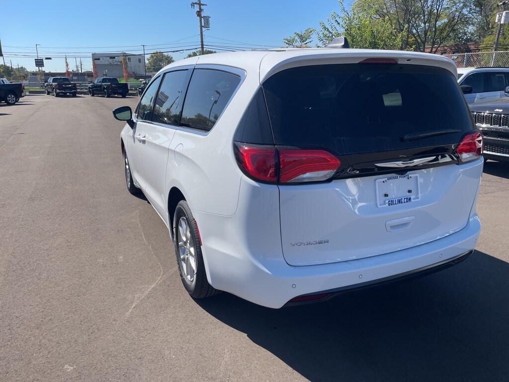2026 Chrysler Voyager LX photo 4