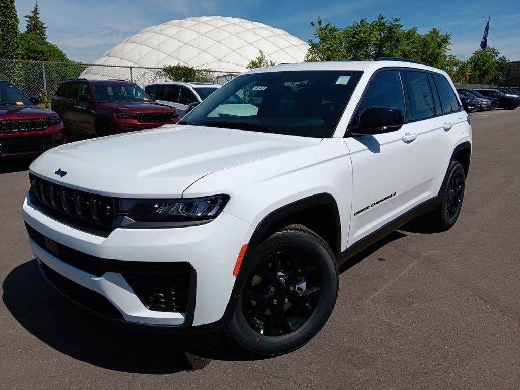 Used 2026 Jeep Grand Cherokee Altitude SUV