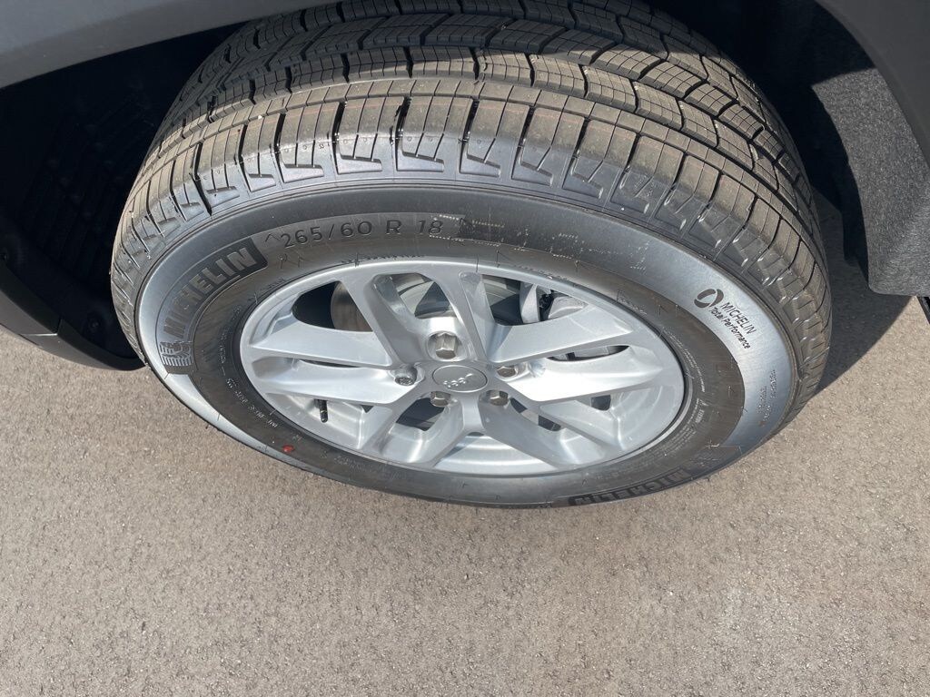 New 2025 Jeep Grand Cherokee LAREDO X 4X4 Sport Utility