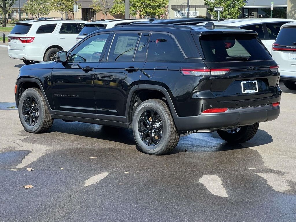 New 2026 Jeep Grand Cherokee LAREDO ALTITUDE 4X4 Sport Utility