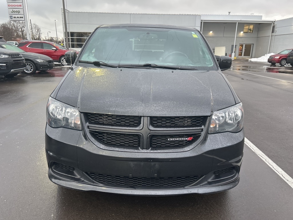 Used 2015 Dodge Grand Caravan SE with VIN 2C4RDGBG3FR749615 for sale in Detroit, MI