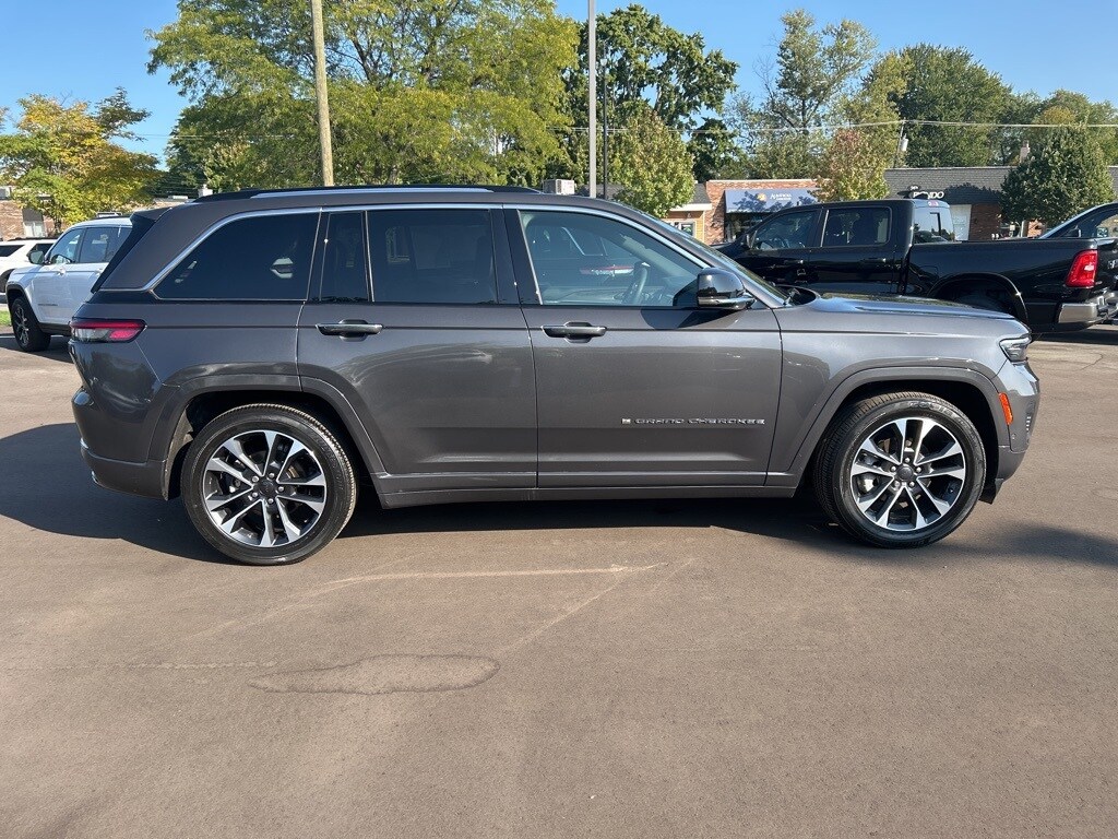 2023 Jeep Grand Cherokee Overland photo 4