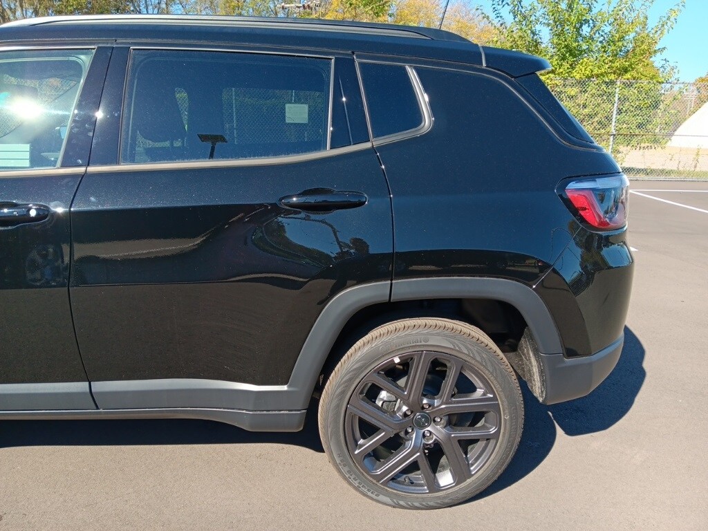 2026 Jeep Compass Limited Altitude photo 3