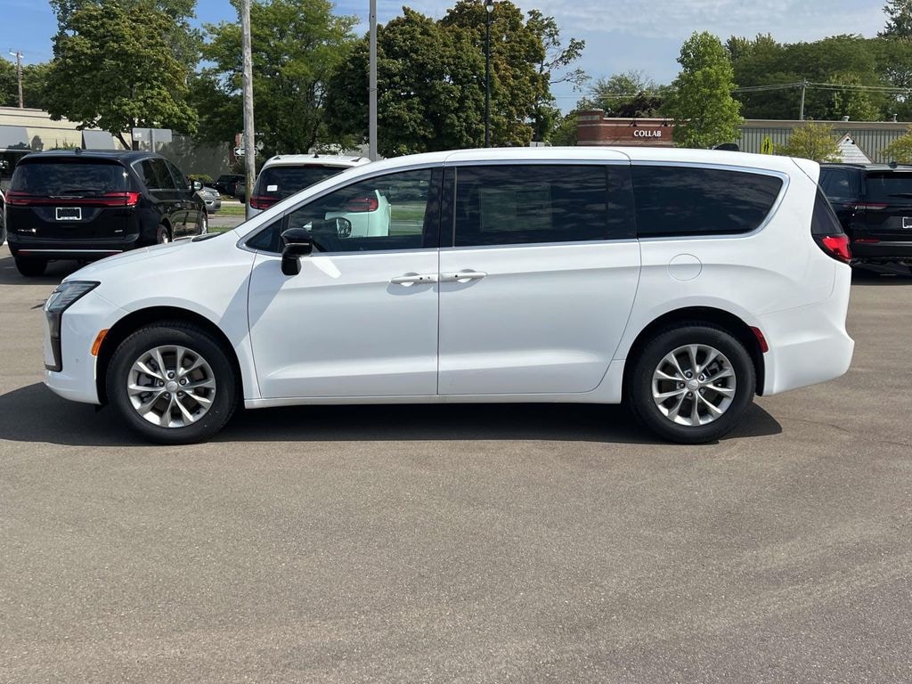 New 2027 Chrysler Pacifica SELECT AWD Passenger Van