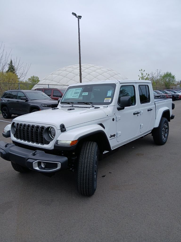 2026 Jeep Gladiator Sahara Auto's photo