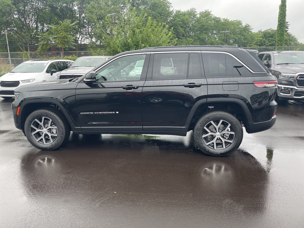 2025 Jeep Grand Cherokee Limited photo 2