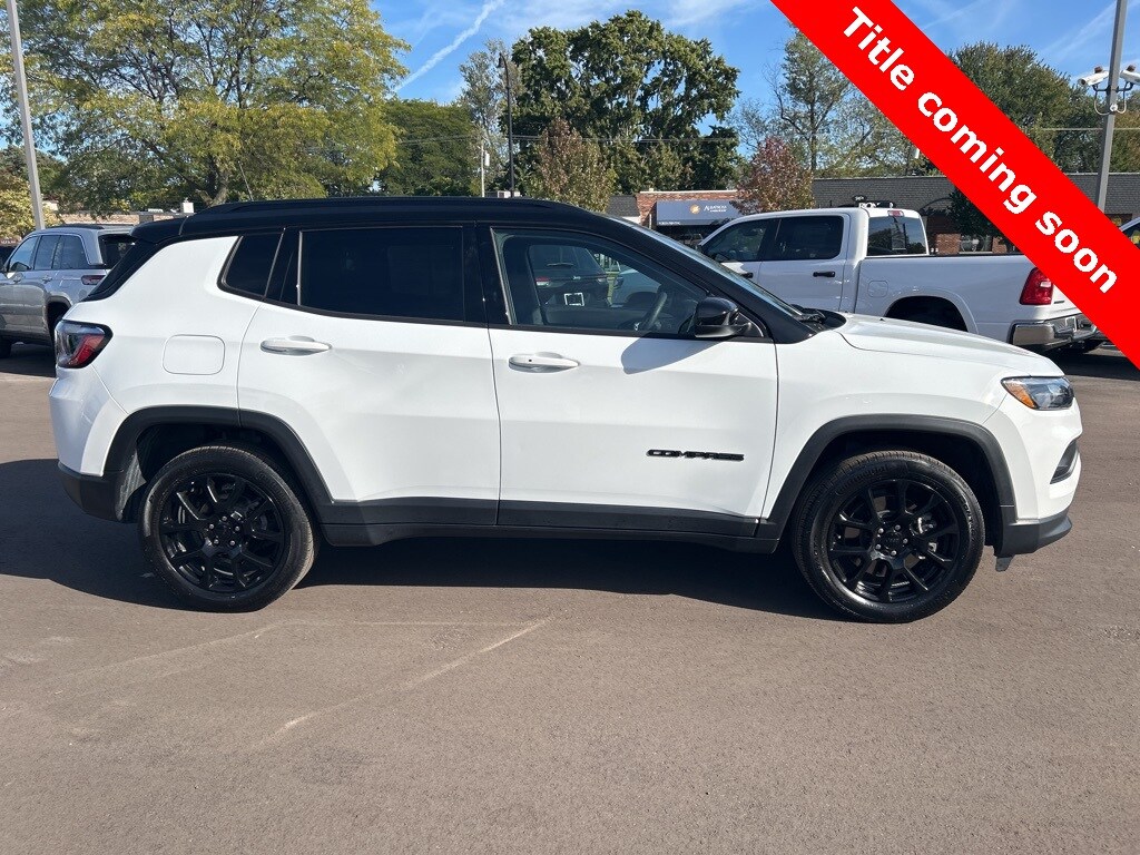 2023 Jeep Compass Altitude photo 2
