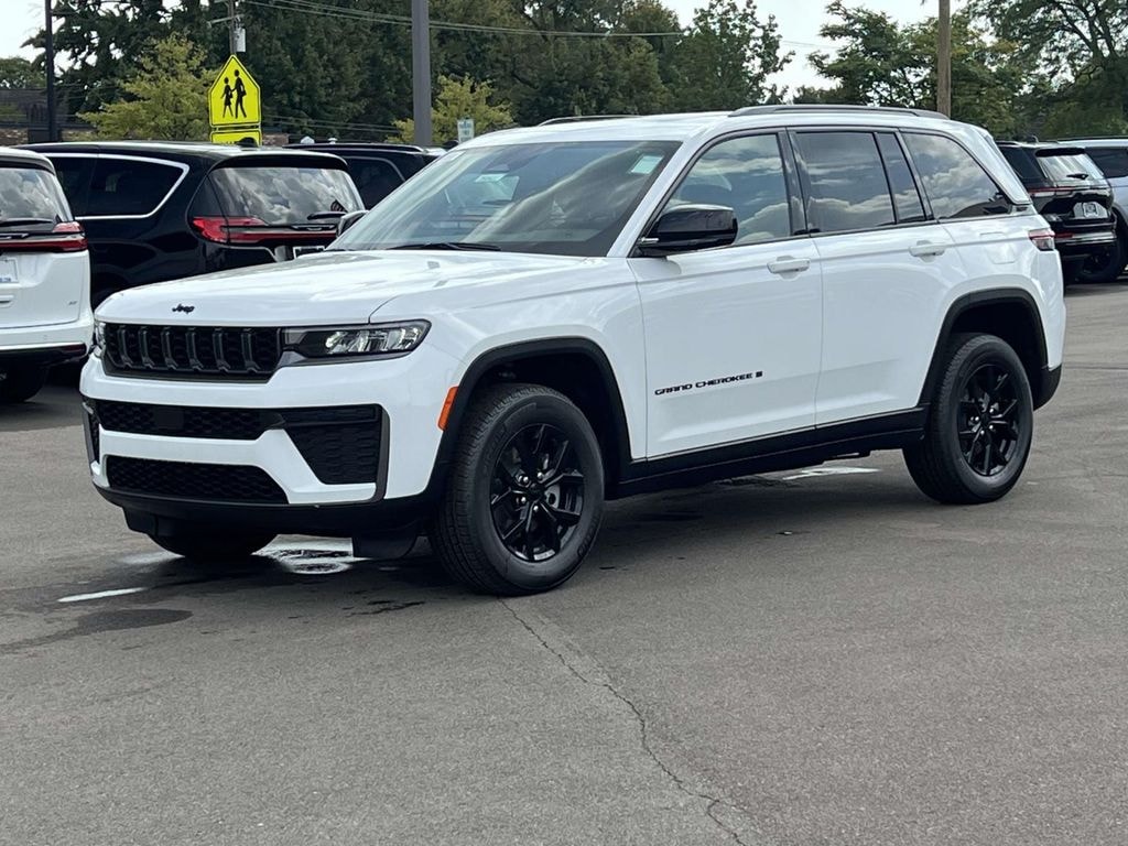 New 2026 Jeep Grand Cherokee LAREDO ALTITUDE 4X4 Sport Utility