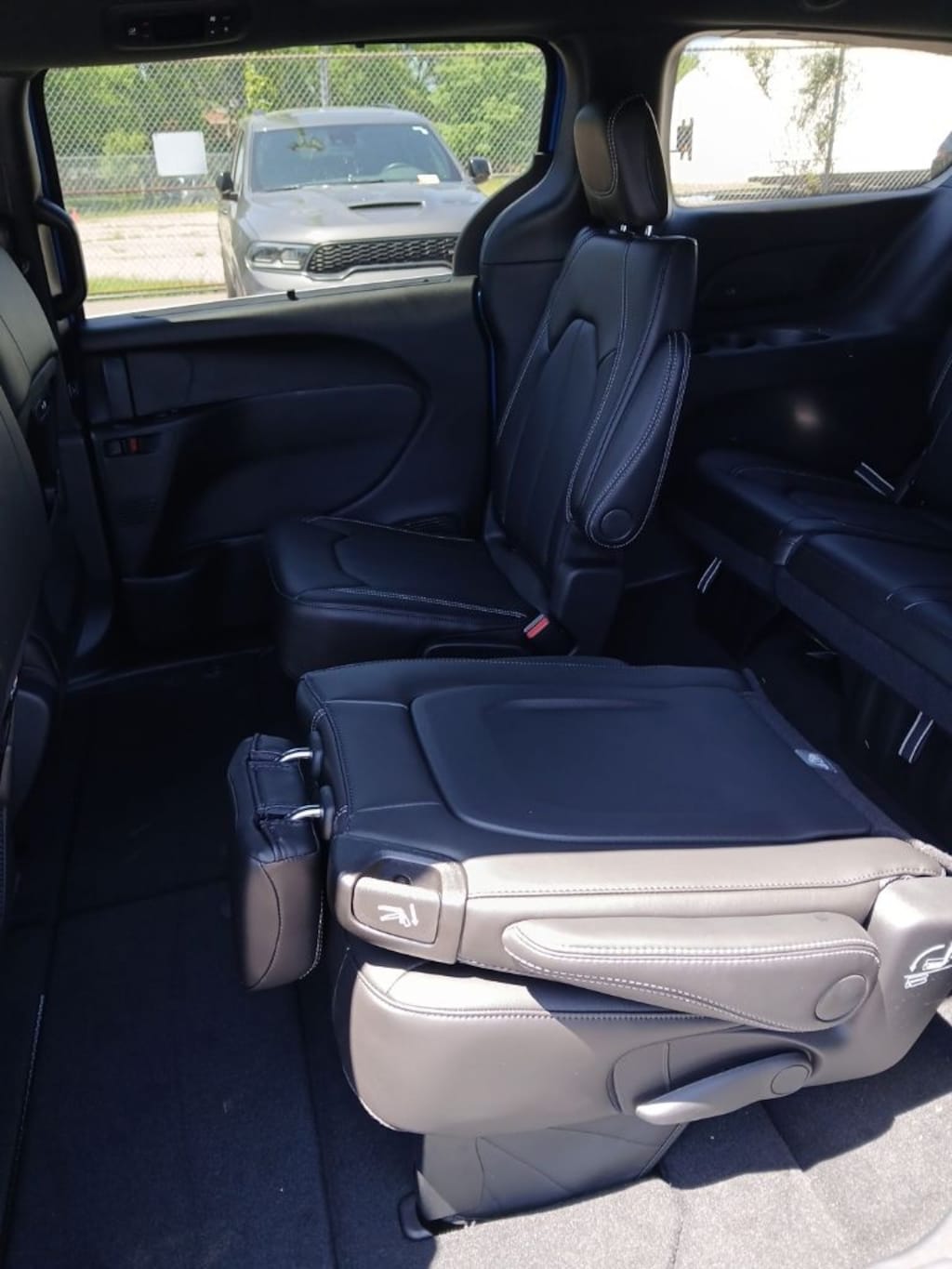 New 2027 Chrysler Pacifica SELECT AWD Passenger Van
