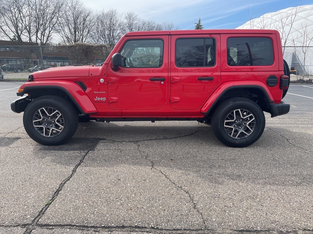 2024 Jeep Wrangler Sahara photo 3