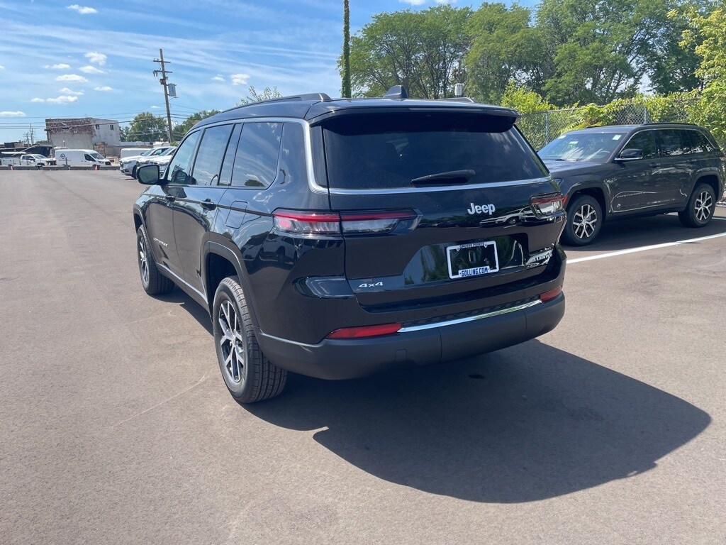 2025 Jeep Grand Cherokee Limited photo 3