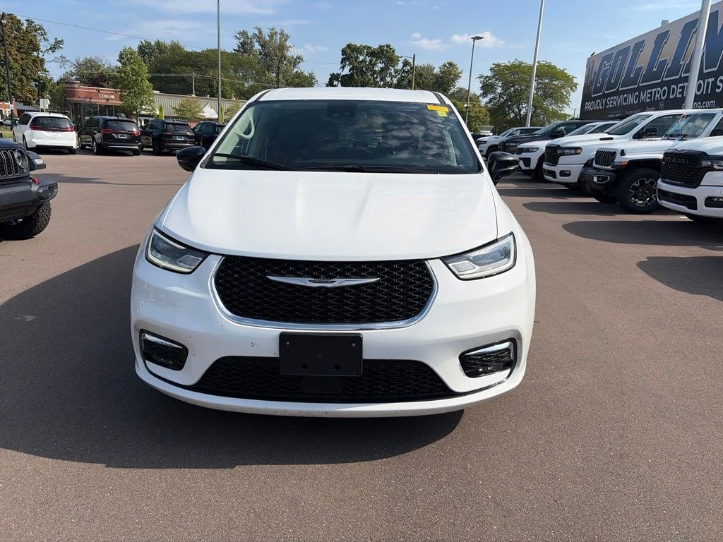 Used 2024 Chrysler Pacifica Hybrid Select Minivan/Van