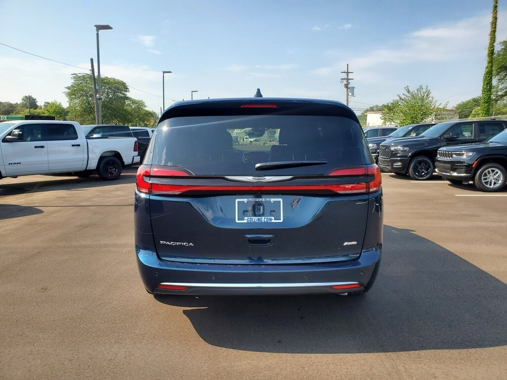 2025 Chrysler Pacifica photo 4