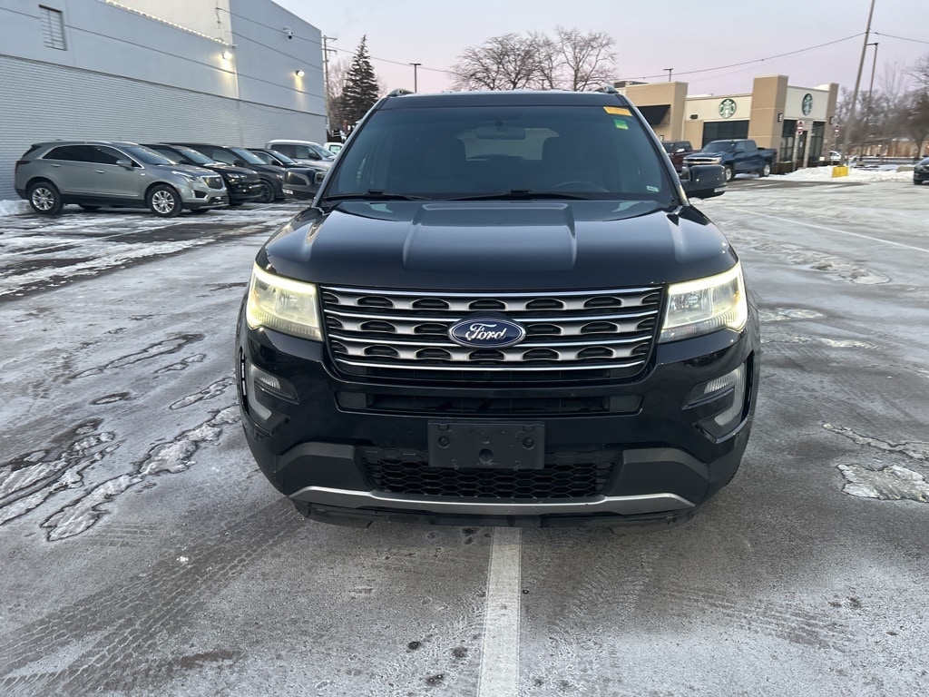 Used 2017 Ford Explorer XLT with VIN 1FM5K7D88HGB29367 for sale in Detroit, MI