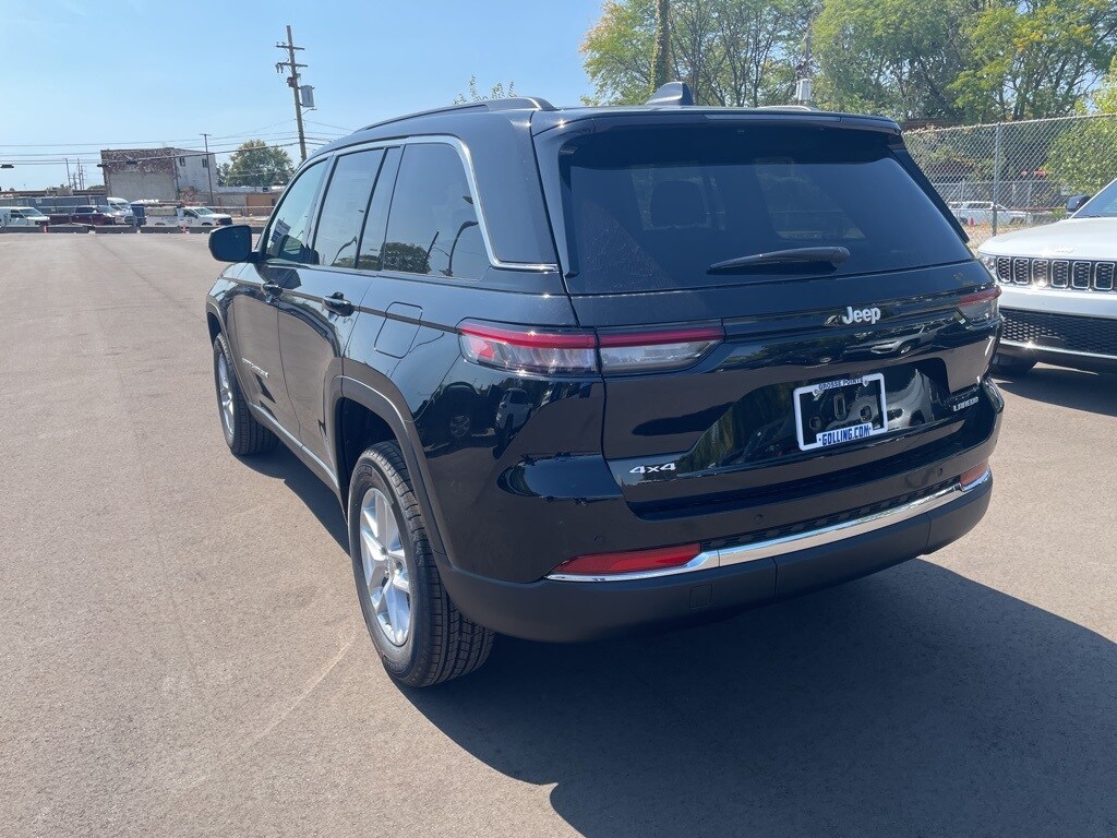 2025 Jeep Grand Cherokee Laredo photo 3