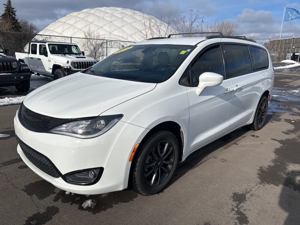 2020 Chrysler Pacifica AWD LAUNCH EDITION's photo
