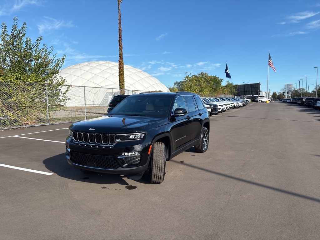 2025 Jeep Grand Cherokee Limited's photo
