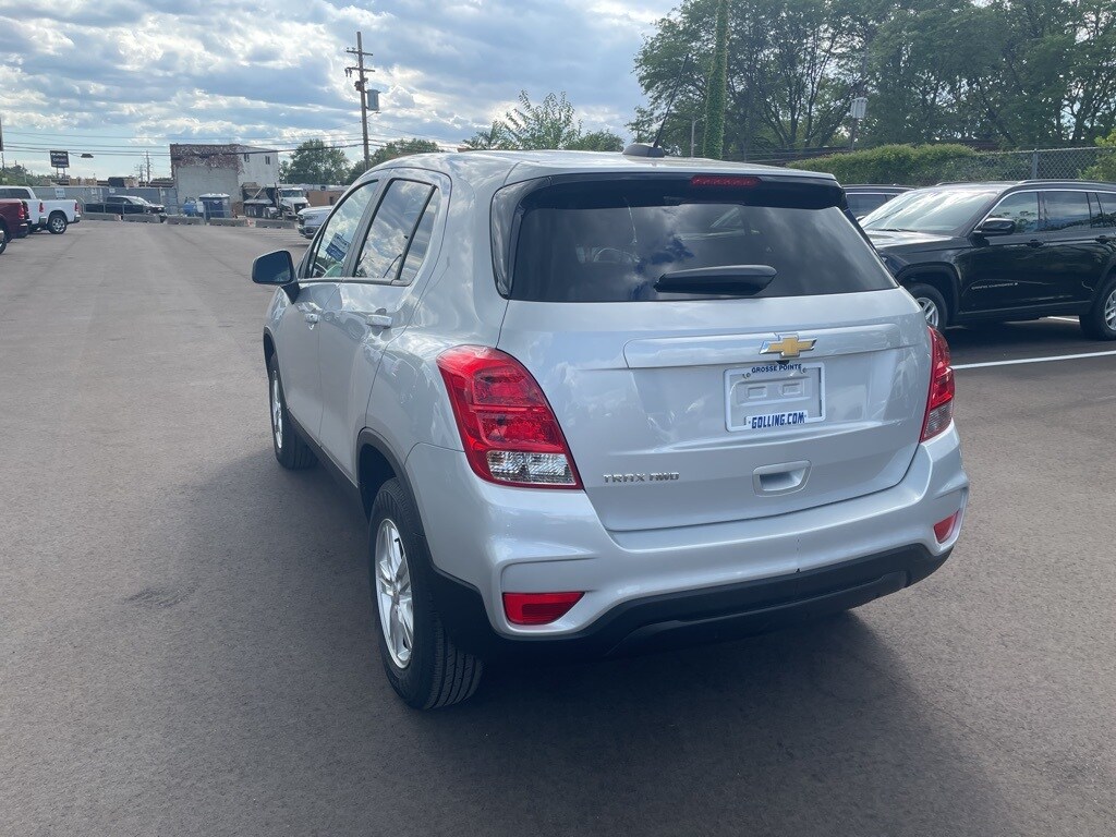 2022 Chevrolet Trax LS photo 4