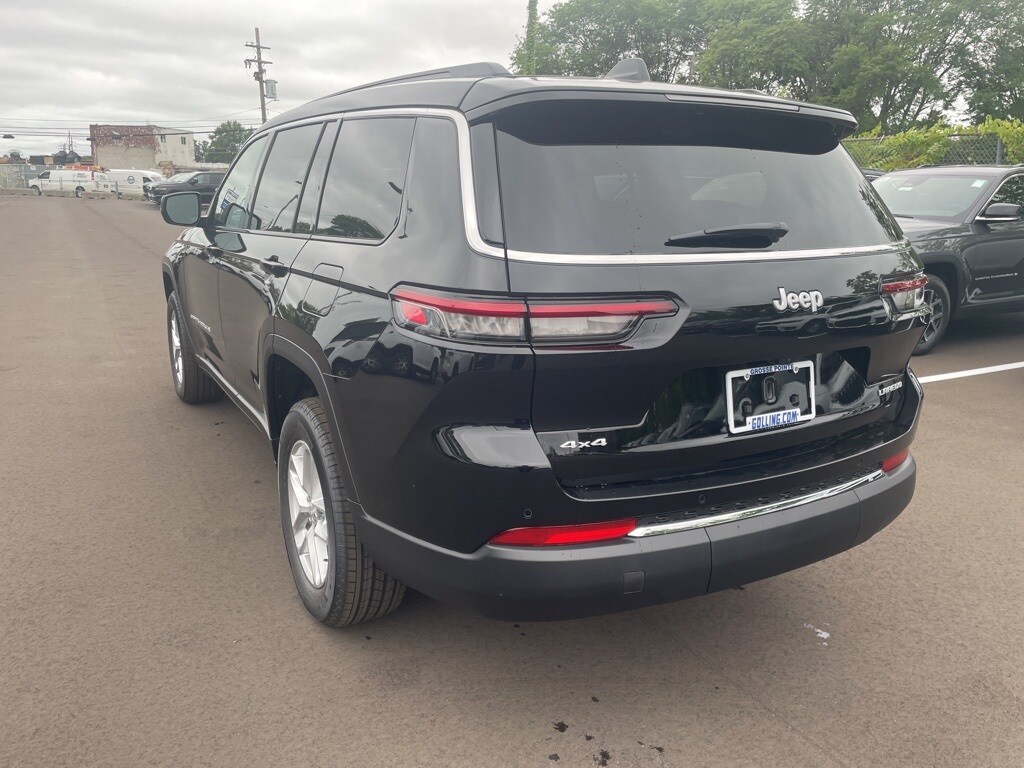 2025 Jeep Grand Cherokee Laredo photo 3