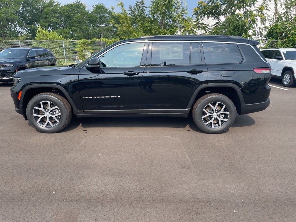 2025 Jeep Grand Cherokee Limited photo 3