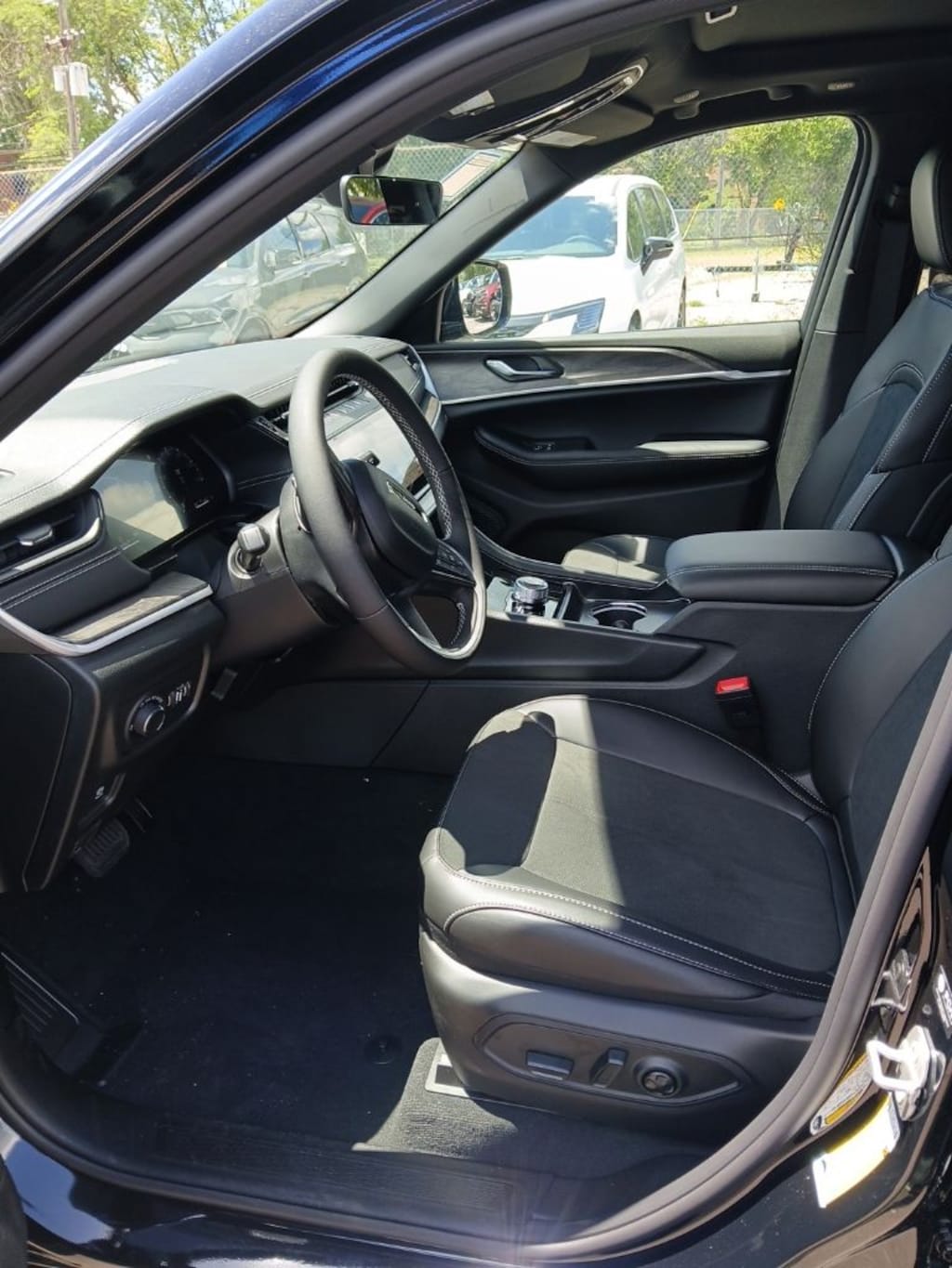 New 2026 Jeep Grand Cherokee LAREDO ALTITUDE 4X4 Sport Utility