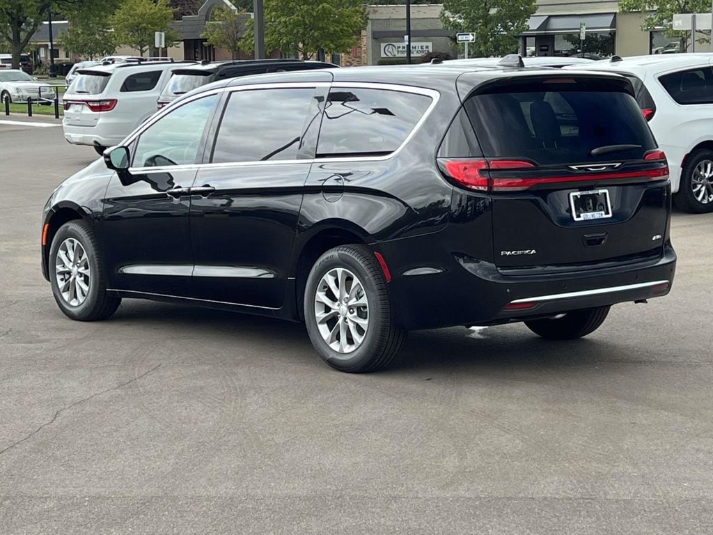 New 2027 Chrysler Pacifica SELECT AWD Passenger Van