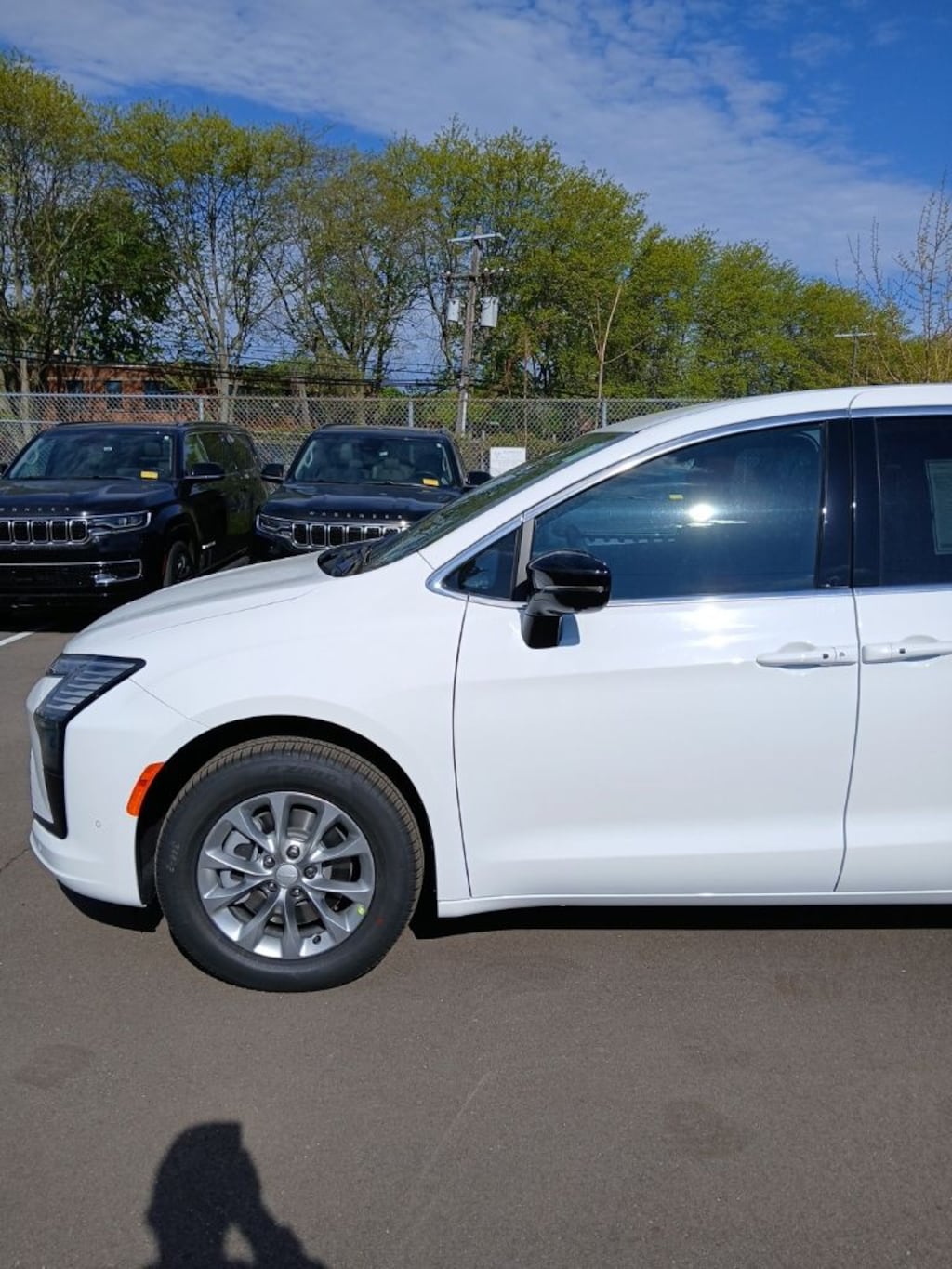 New 2027 Chrysler Pacifica SELECT AWD Passenger Van