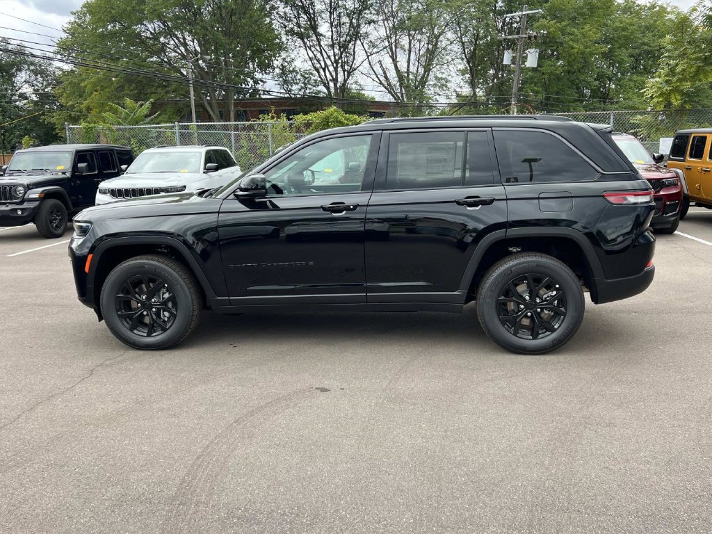 Used 2026 Jeep Grand Cherokee Altitude SUV