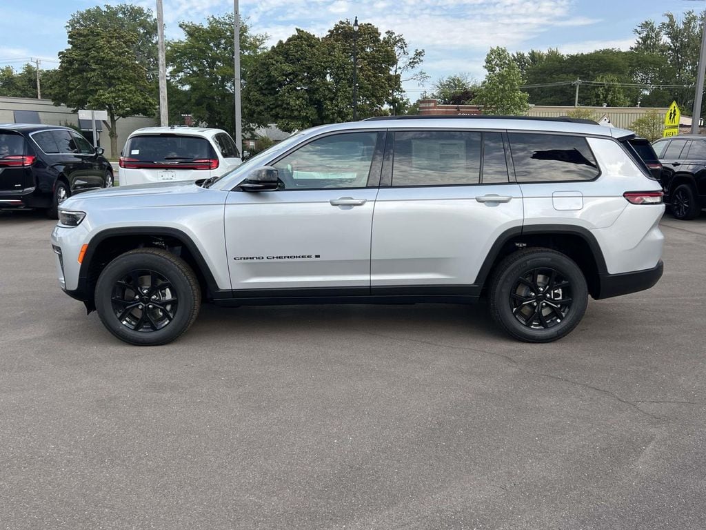 New 2026 Jeep Grand Cherokee L LAREDO ALTITUDE 4X4 Sport Utility