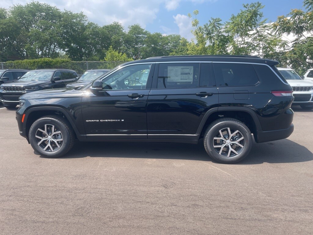2025 Jeep Grand Cherokee Limited photo 2