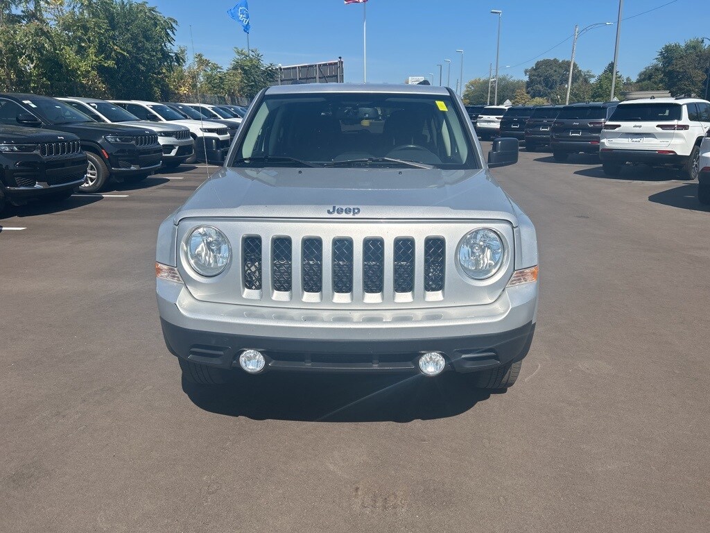 2011 Jeep Patriot Latitude photo 2