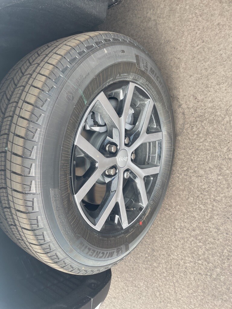 2025 Jeep Grand Cherokee Limited photo 2