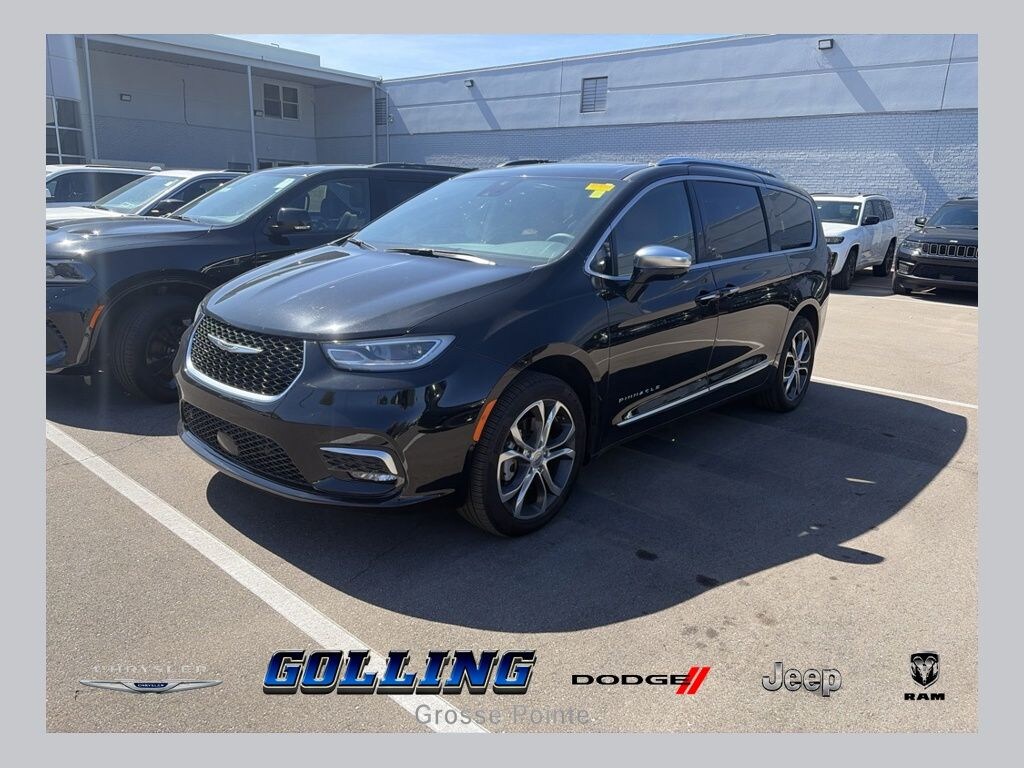 Used 2024 Chrysler Pacifica Pinnacle Minivan/Van